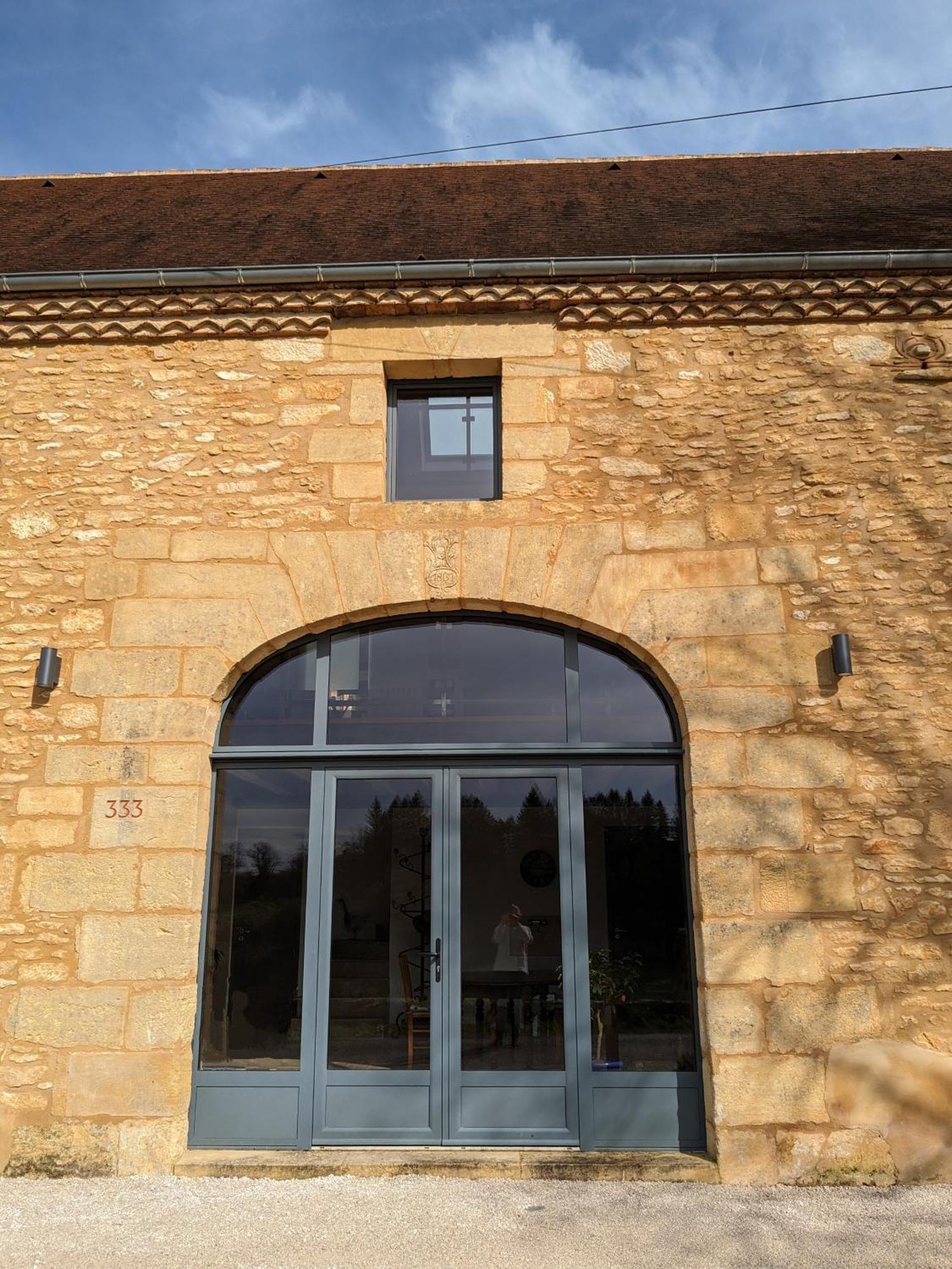 La Grange Symphorine, Chambre D'Hotes De Charme Situee Entre La Vallee De La Dordogne Et La Vallee De La Vezere Meyrals Exterior foto